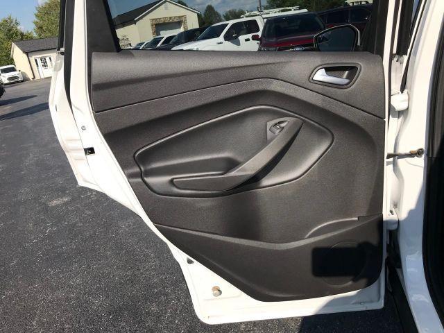 Photo of 2017 White Ford Escape