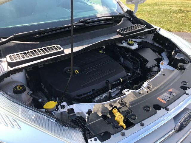 Photo of 2017 White Ford Escape