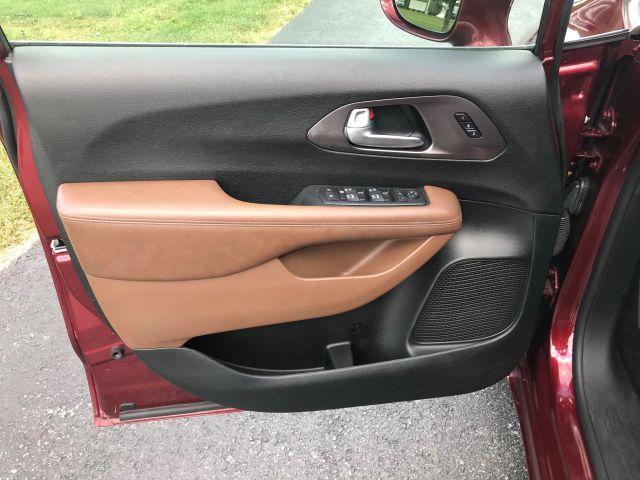 Photo of 2018 Burgundy Chrysler Pacifica