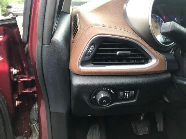 Photo of 2018 Burgundy Chrysler Pacifica