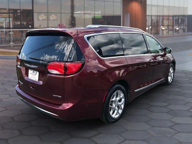 Photo of 2018 Burgundy Chrysler Pacifica