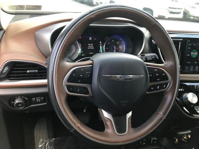 Photo of 2018 Burgundy Chrysler Pacifica