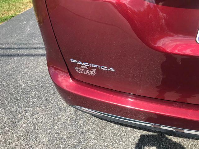 Photo of 2018 Burgundy Chrysler Pacifica