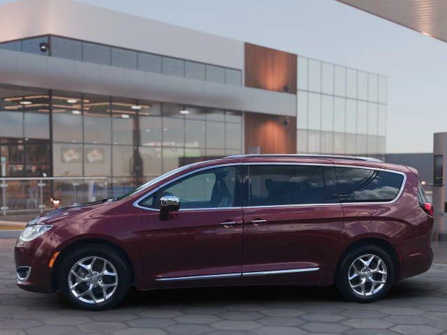 Photo of 2018 Burgundy Chrysler Pacifica