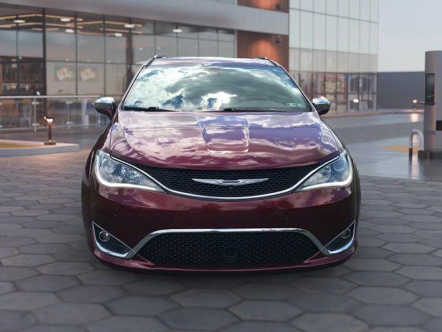 Photo of 2018 Burgundy Chrysler Pacifica