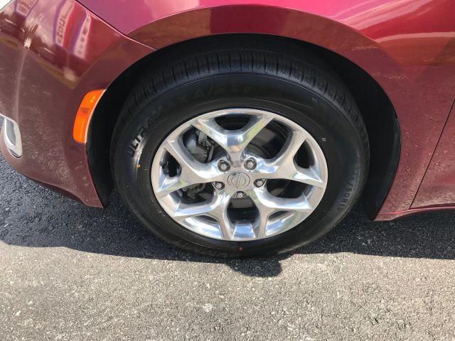Photo of 2018 Burgundy Chrysler Pacifica