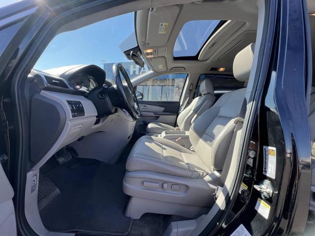 Photo of 2016 Crystal Black Pearl Honda Odyssey