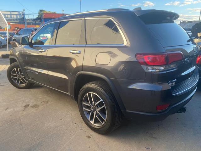 Photo of 2021 Granite Crystal Metallic Clearcoat Jeep Grand Cherokee
