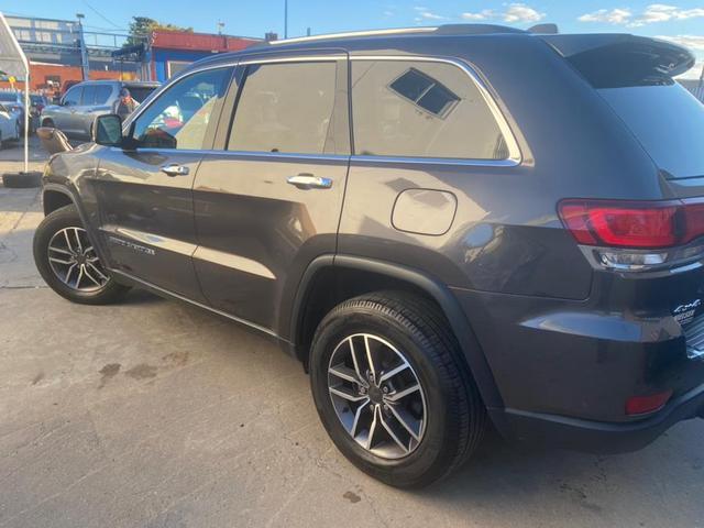 Photo of 2021 Granite Crystal Metallic Clearcoat Jeep Grand Cherokee