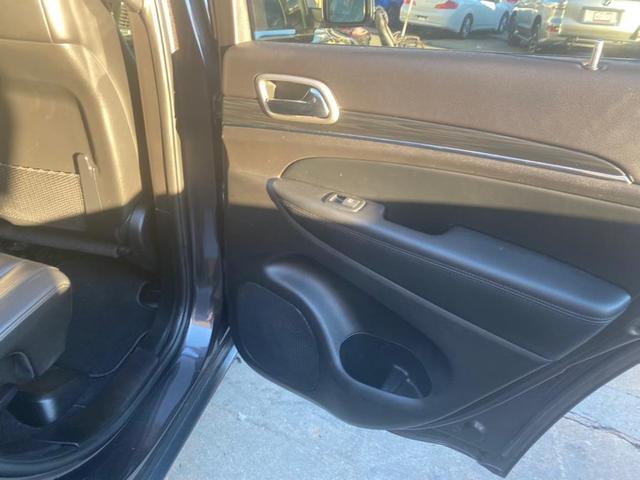 Photo of 2021 Granite Crystal Metallic Clearcoat Jeep Grand Cherokee