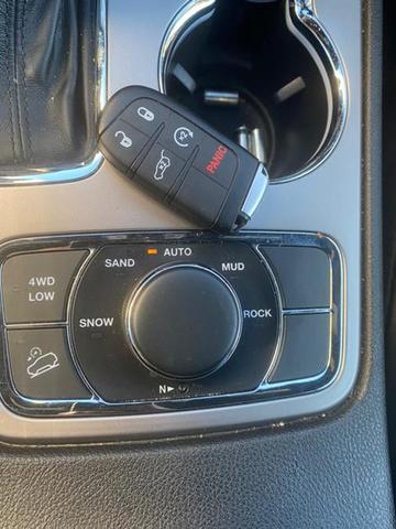 Photo of 2021 Granite Crystal Metallic Clearcoat Jeep Grand Cherokee