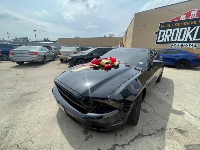 Photo of 2013 Black Ford Mustang