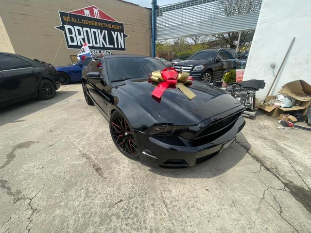 Photo of 2013 Black Ford Mustang