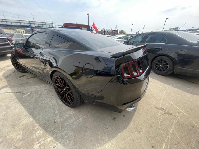 Photo of 2013 Black Ford Mustang