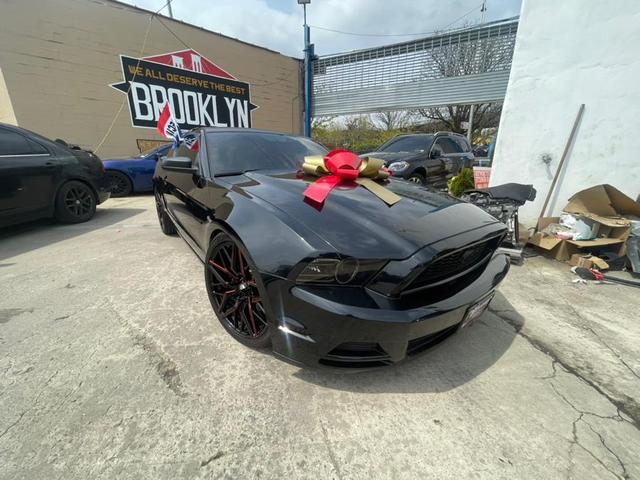 Photo of 2013 Black Ford Mustang