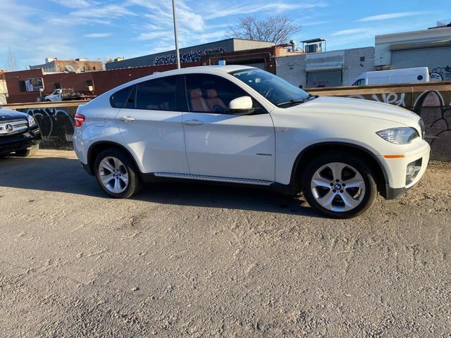 Photo of 2012 Alpine White BMW X6