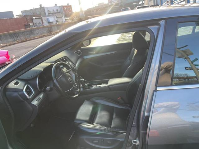 Photo of 2017 Gun Metallic Nissan Maxima