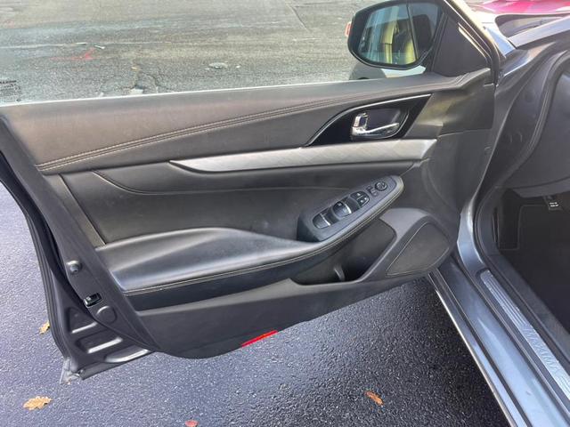 Photo of 2017 Gun Metallic Nissan Maxima