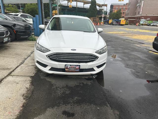 Photo of 2018 Oxford White Ford Fusion