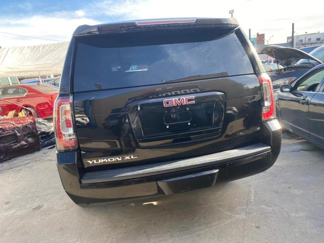 Photo of 2016 Onyx Black GMC Yukon XL