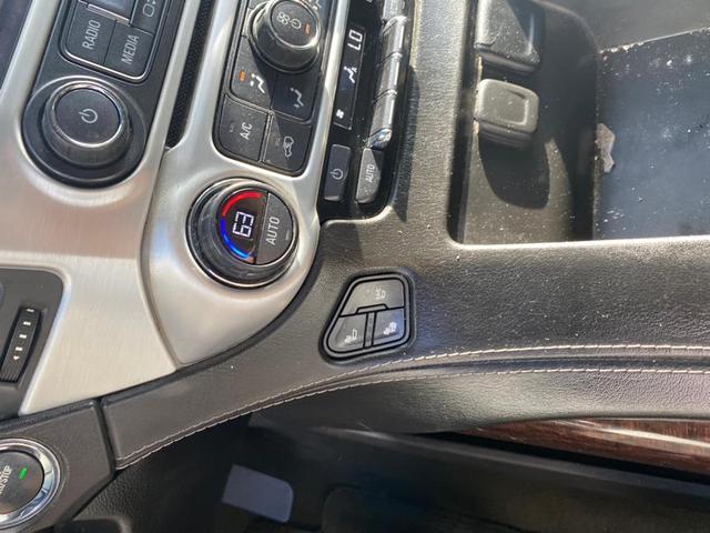Photo of 2016 Onyx Black GMC Yukon XL