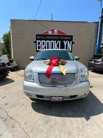 Photo of 2013 Quicksilver Metallic GMC Yukon