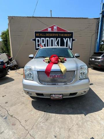 Photo of 2013 Quicksilver Metallic GMC Yukon