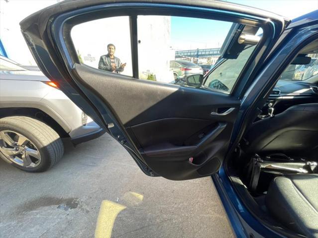 Photo of 2017 Eternal Blue Mica Mazda Mazda3
