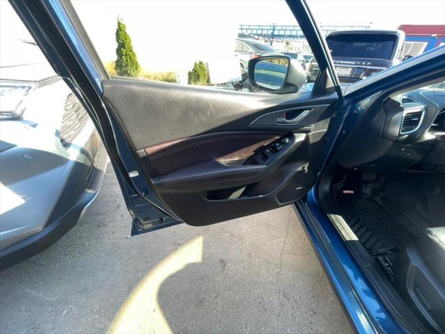 Photo of 2017 Eternal Blue Mica Mazda Mazda3