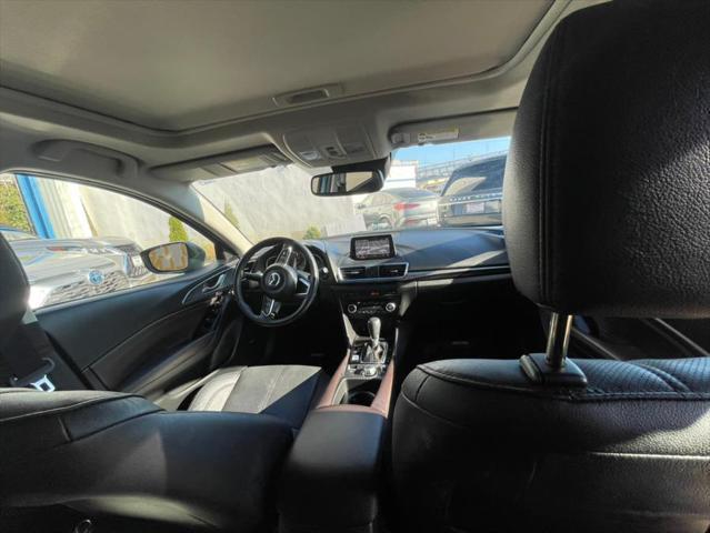 Photo of 2017 Eternal Blue Mica Mazda Mazda3
