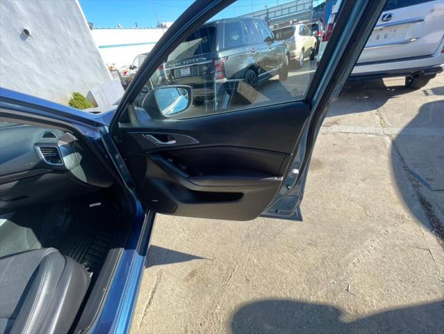 Photo of 2017 Eternal Blue Mica Mazda Mazda3