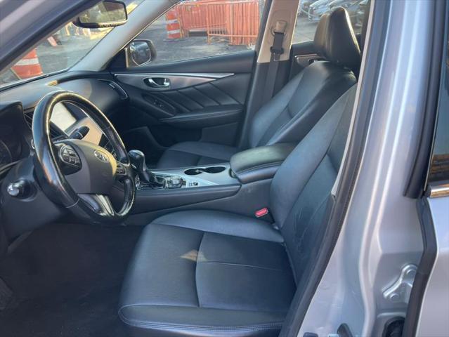 Photo of 2015 Liquid Platinum INFINITI Q50