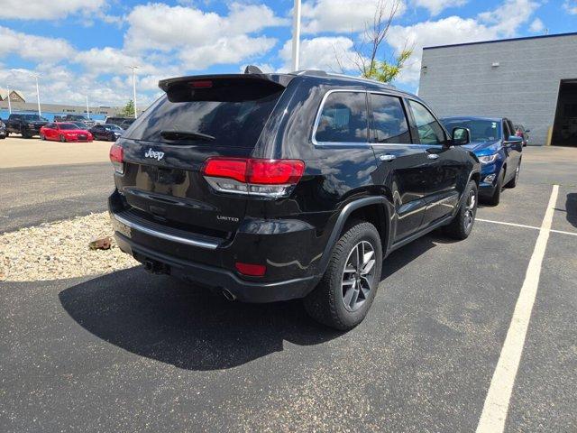 Photo of 2020 Diamond Black Crystal Pearlcoat Jeep Grand Cherokee