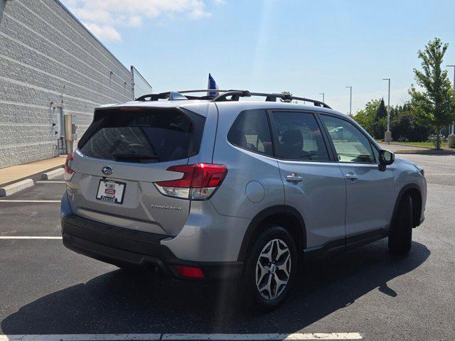 Photo of 2022 Ice Silver Metallic Subaru Forester