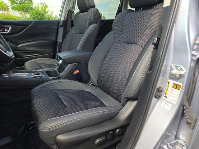 Photo of 2022 Ice Silver Metallic Subaru Forester