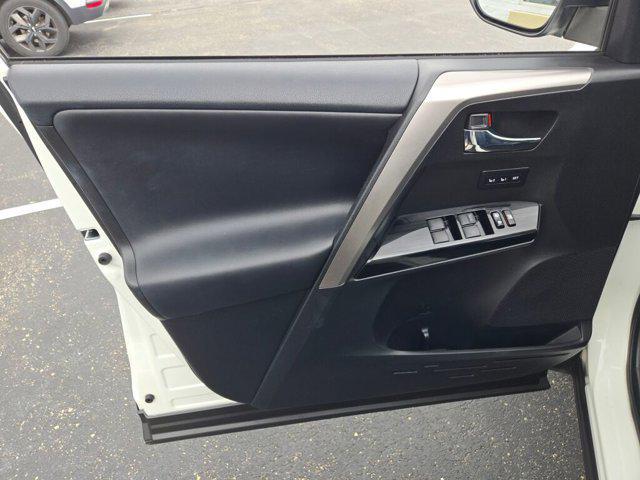 Photo of 2016 Blizzard Pearl Toyota RAV4 Hybrid