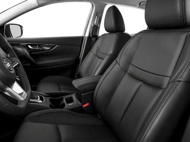 Photo of 2017 Pearl White Nissan Rogue Sport