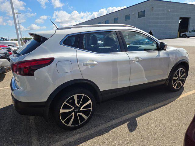Photo of 2017 Pearl White Nissan Rogue Sport