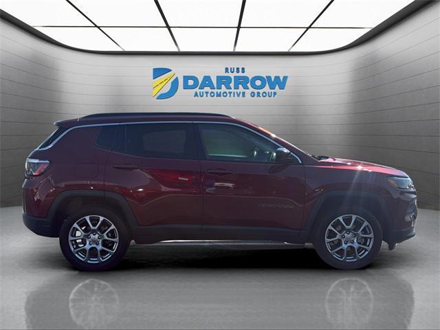 Photo of 2022 Velvet Red Pearlcoat Jeep Compass