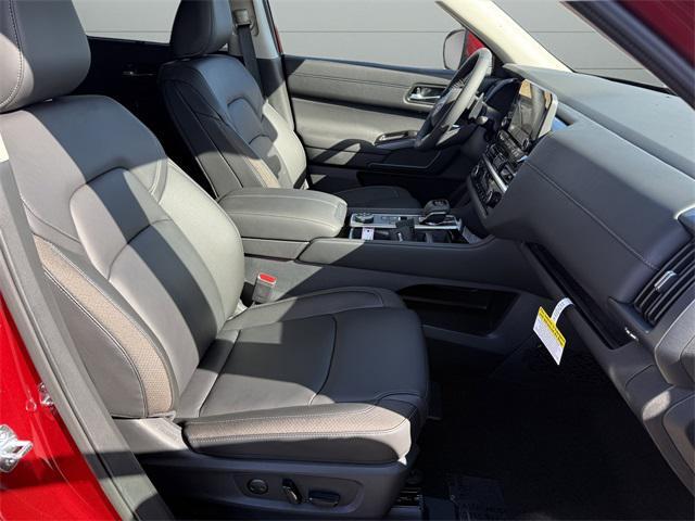 Photo of 2025 Scarlet Ember Tintcoat Nissan Pathfinder