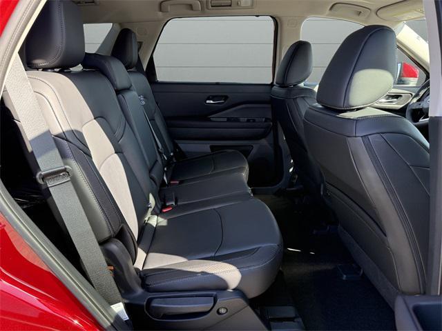 Photo of 2025 Scarlet Ember Tintcoat Nissan Pathfinder