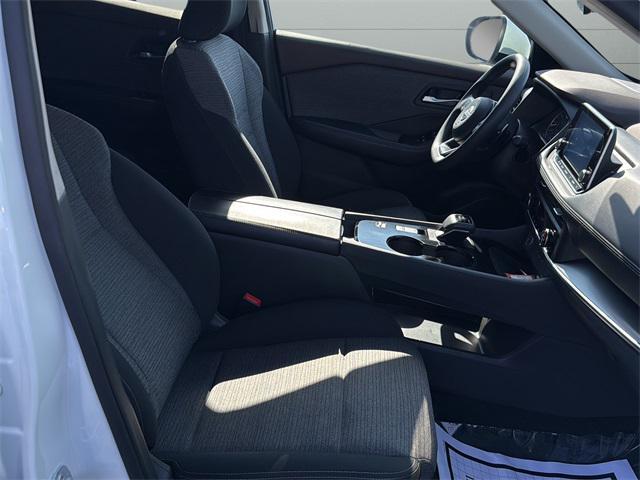 Photo of 2023 Pearl White Tricoat Nissan Rogue
