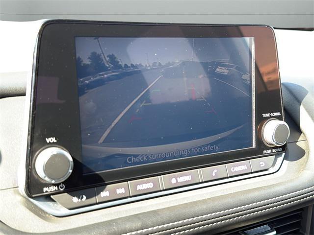 Photo of 2023 Pearl White Tricoat Nissan Rogue