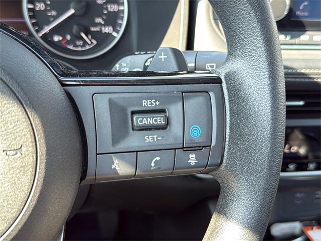 Photo of 2023 Pearl White Tricoat Nissan Rogue