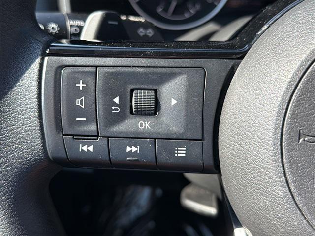 Photo of 2023 Pearl White Tricoat Nissan Rogue