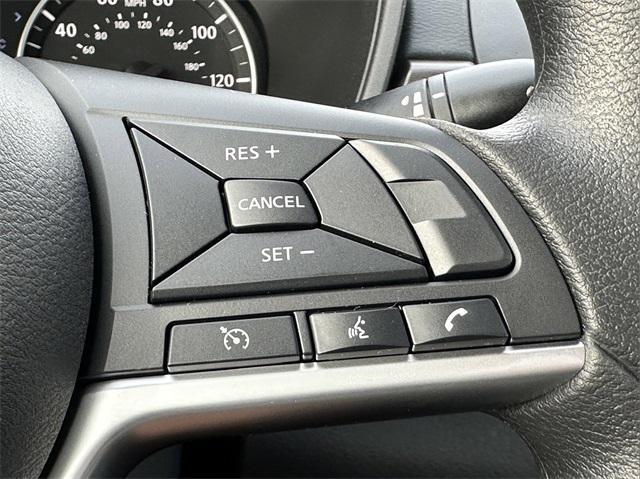 Photo of 2025 Glacier White Nissan Altima