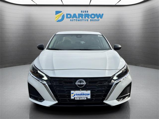 Photo of 2025 Glacier White Nissan Altima