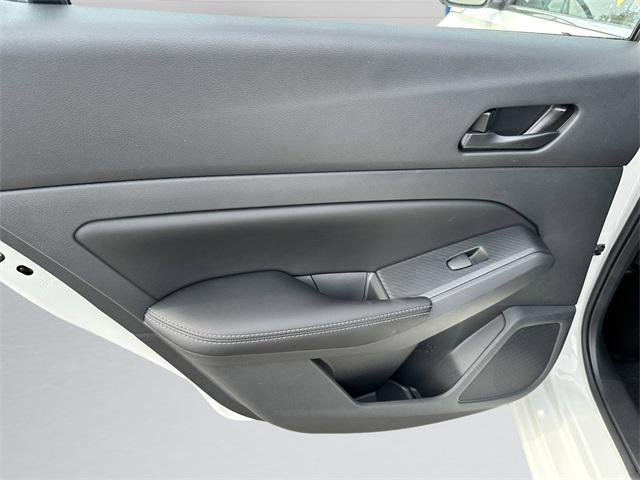 Photo of 2025 Glacier White Nissan Altima