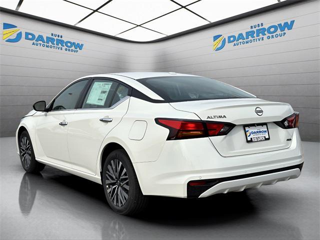 Photo of 2025 Glacier White Nissan Altima
