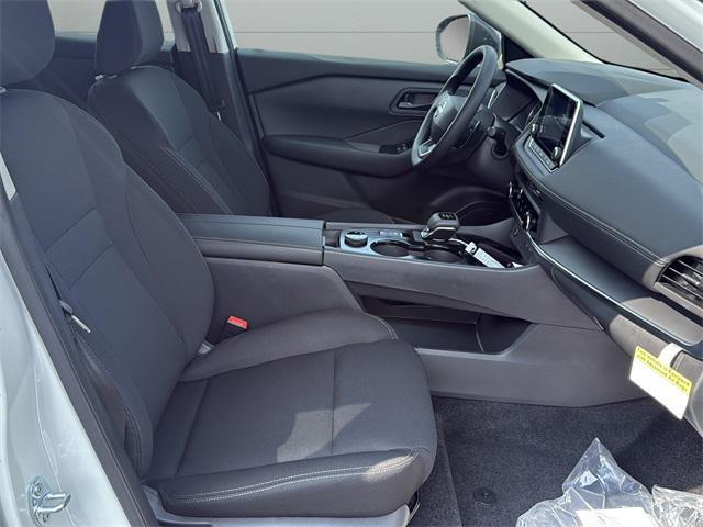 Photo of 2026 Glacier White Nissan Rogue